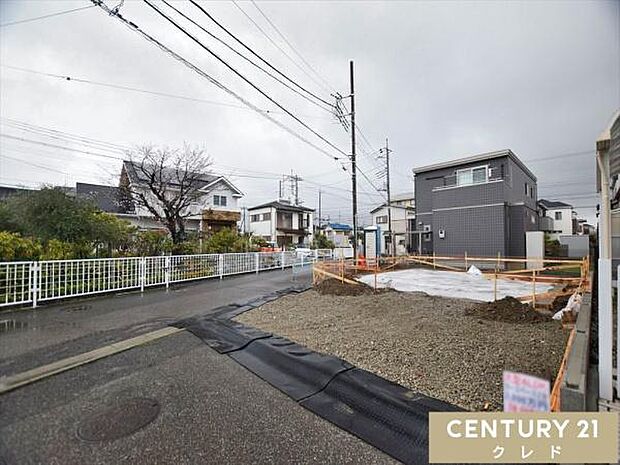 保育園・幼稚園、小学校が徒歩圏内に揃う、子育てファミリーに嬉しい住環境。近くには公園もあり、お子様が元気に遊べる安心のロケーションです。