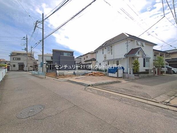 保育園・幼稚園、小学校が徒歩圏内に揃う、子育てファミリーに嬉しい住環境。近くには公園もあり、お子様が元気に遊べる安心のロケーションです。