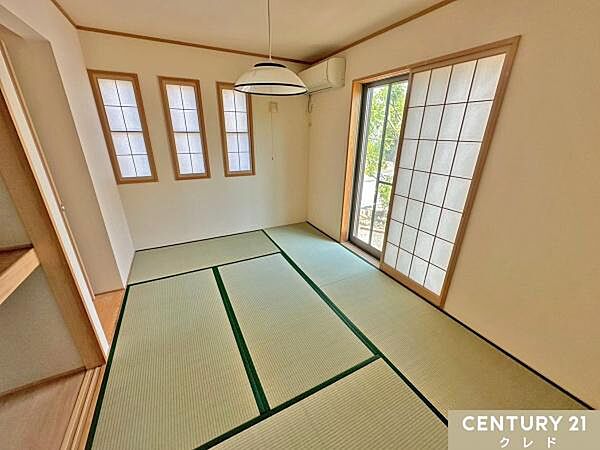 【和室6帖】LDKとつながる和室はフレキシブルに空間を使用できます。家族構成やライフスタイルの変化にも柔軟に対応できます。