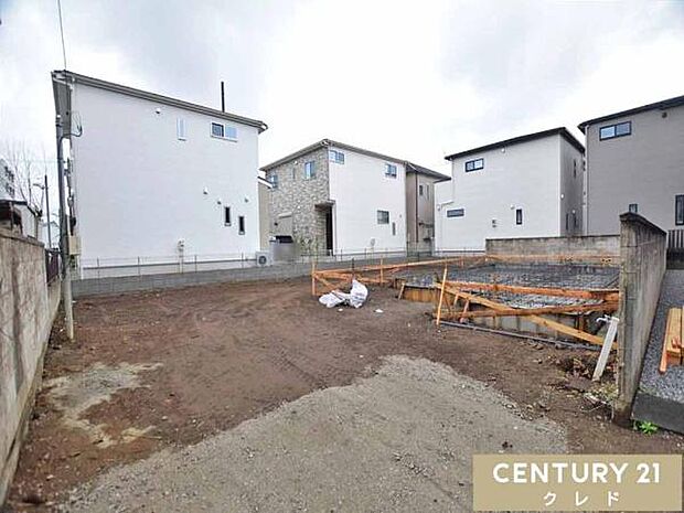 客間やキ子育て空間にピッタリな小上がり和室付き。対面キッチン・リビング階段など家族とのふれあいが増える設計。