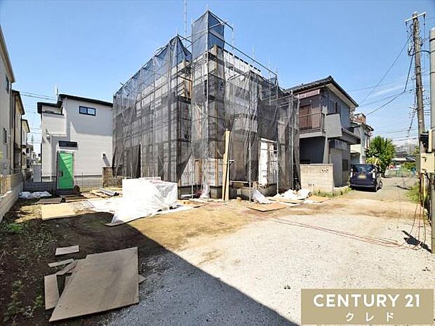 敷地広々79坪超。広々としたお庭や複数台の駐車スペースなど、ご家族の夢を叶えるゆとりの広さが魅力です。
