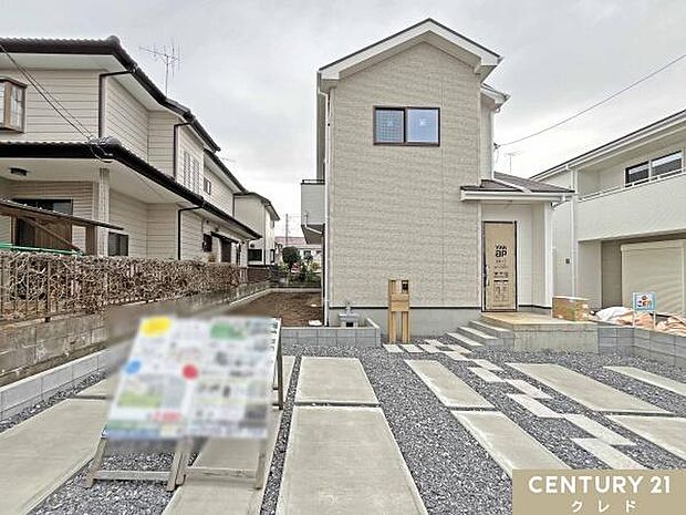 東武東上線「武蔵嵐山」駅から徒歩8~9分。近隣に複合施設が2か所あるためお買い物も便利!