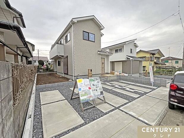陽当たりの良い住宅街エリアに敷地55坪超の新邸が建設中!キッチン折り下げ天井の空間が魅力のお住まいです。