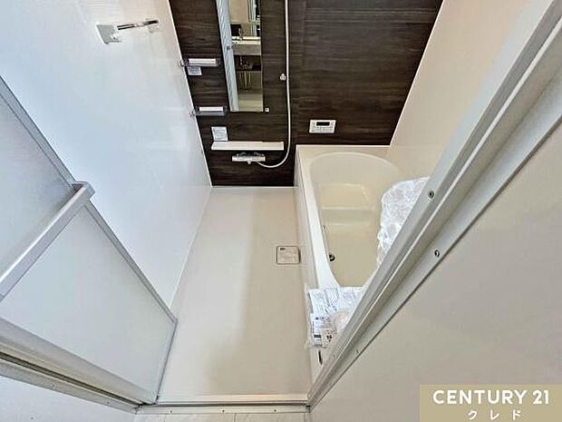 お子様と一緒でもゆとりの1坪タイプのバスルーム。1日の疲れを癒してくれるバスタイムを有意義に。大人の方もゆったりと入浴できます。