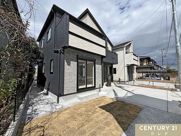 区画整理が進んだきれいな街並みに誕生する全5棟。駐車場は並列2台分を確保し、お車の出し入れもスムーズに行えます。