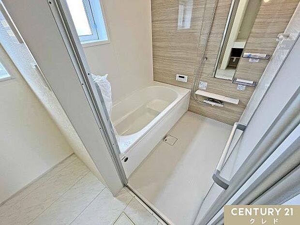 お子様と一緒でもゆとりの1坪タイプのバスルーム。1日の疲れを癒してくれるバスタイムを有意義に。大人の方もゆったりと入浴できます。