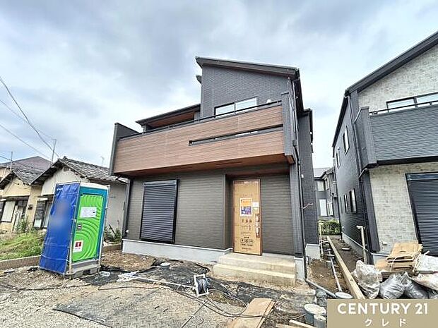 カースペースには並列2台の車が駐車可能！ゆとりの広さは車種を問わずに快適に運転、駐車ができます。