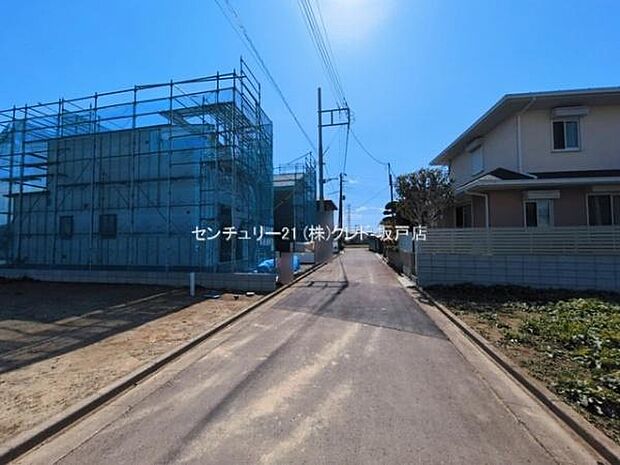 長期優良住宅認定の全3棟！小・中学校も近く、子育て家族にもオススメの住環境です。