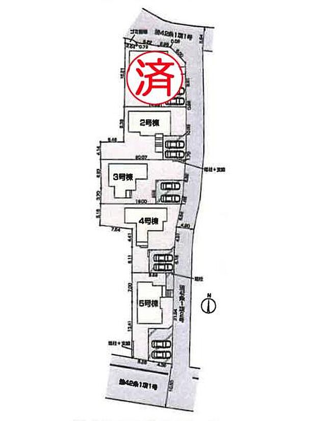 全棟60坪超のゆとりある敷地。駐車場は2台分あり、ご夫婦でお車をお持ちの方も安心です。