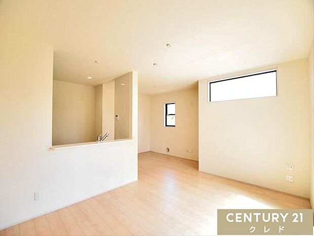 対面式キッチンは家族との距離もぐっと近く感じられます。目を見ながらコミュニケーションを楽んだり、キッチン前にテーブルを並べれば食事はもちろん、お子様の宿題も見守ることができます。