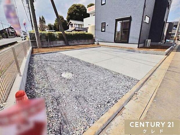 2台を停めることのできる駐車場は、スペースが広く家族の車や来客も余裕を持って駐車可能。出入りも快適で効率的にスペースを使えます。※一部CGによる残置物撤去を行っています