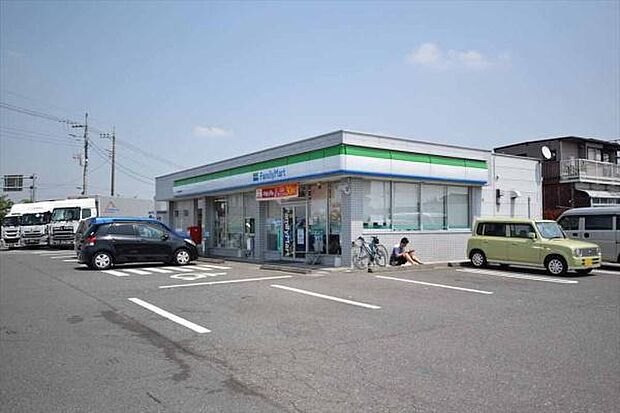 ファミリーマート川島三保谷店まで2690m