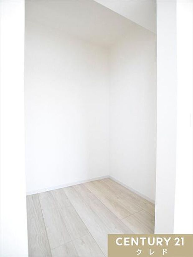 シーズン物のアウターから小物類まで、衣類もたっぷり収納できる、洋服好きにも嬉しい大容量WIC。毎日のお洋服選びも楽しみになりそうです。