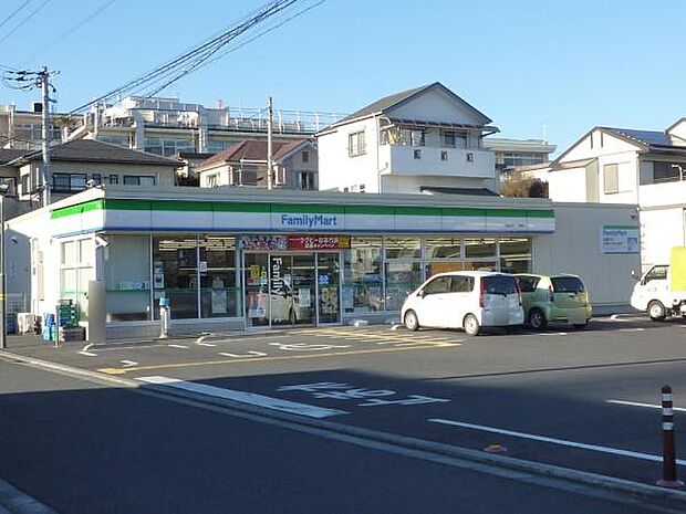 ファミリーマート 川越岸町三丁目店まで708m