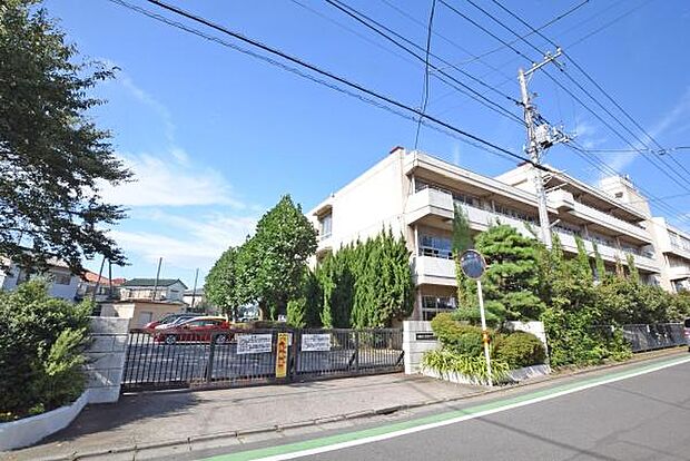 川越市立新宿小学校まで580m