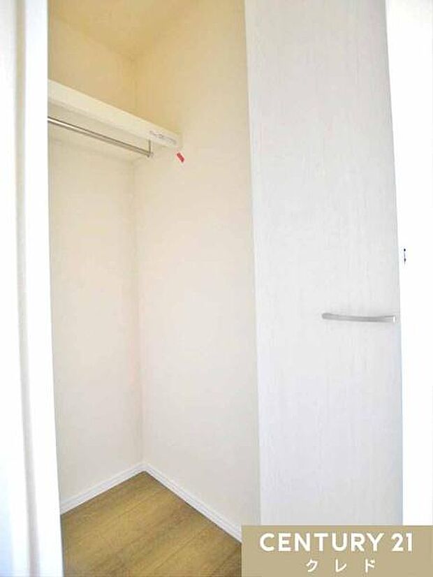 各居室に収納を備えた、使い勝手の良い間取り。衣類や季節用品もすっきり整理でき、お部屋を広々と快適にお使いいただけます。