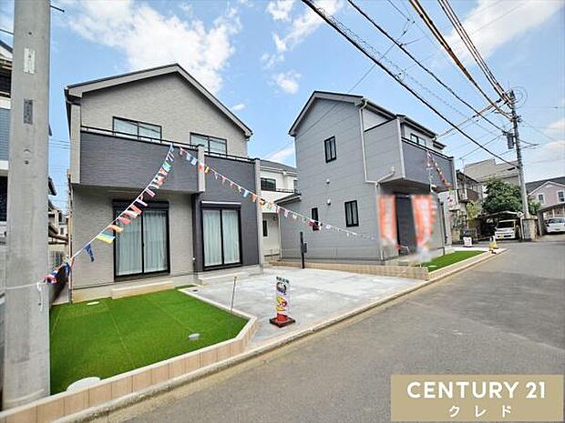 新宿小学校まで徒歩8分。お子様も無理なく通える安心の距離感で、子育て世帯にうれしいロケーション。朝ゆったりと余裕を持った時間を確保できるのも嬉しいですね。