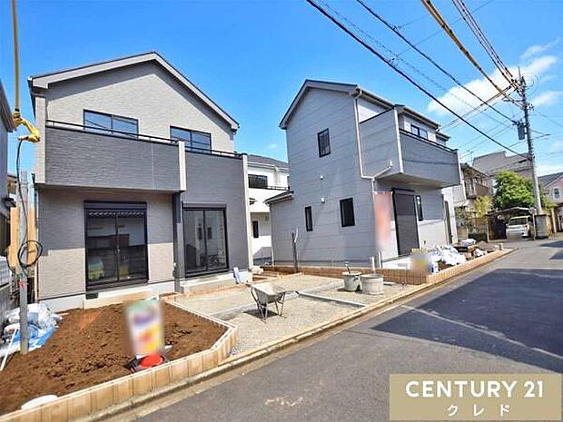 新宿小学校まで徒歩8分。お子様も無理なく通える安心の距離感で、子育て世帯にうれしいロケーション。朝ゆったりと余裕を持った時間を確保できるのも嬉しいですね。