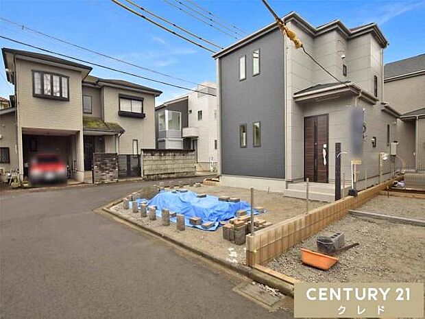 新宿小学校まで徒歩8分。お子様も無理なく通える安心の距離感で、子育て世帯にうれしいロケーション。朝ゆったりと余裕を持った時間を確保できるのも嬉しいですね。