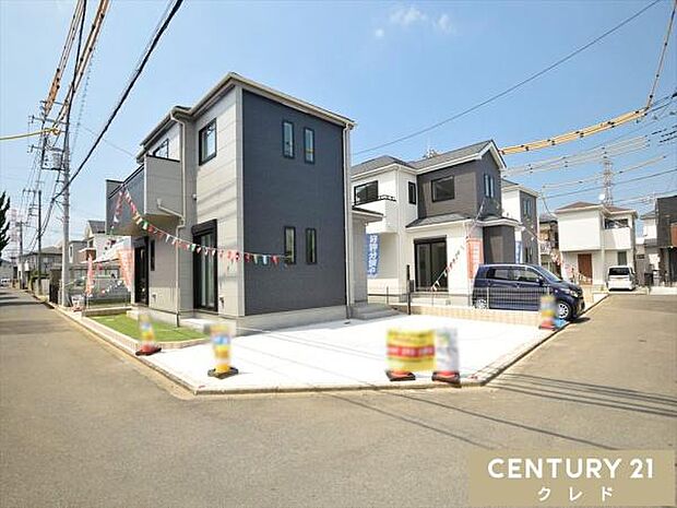 新宿小学校まで徒歩8分。お子様も無理なく通える安心の距離感で、子育て世帯にうれしいロケーション。朝ゆったりと余裕を持った時間を確保できるのも嬉しいですね。