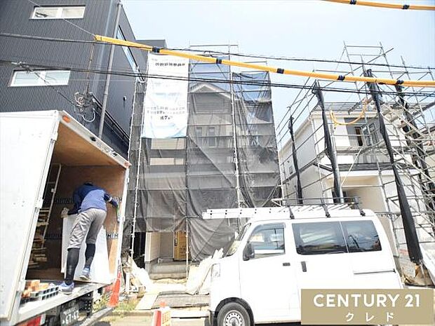 外壁・室内工事ともに順調に進んでいます。完成に向けて着々と工事が進み、住まいの全体像が見えてきました。ぜひ現地でご確認ください。