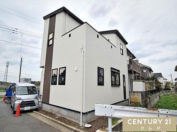 家族の笑顔が集まる18.1帖の広々LDK!対面式キッチン採用で、お料理中もリビングにいるご家族との会話が弾みます。