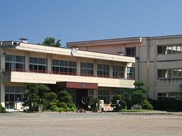 嵐山町立菅谷小学校まで600m