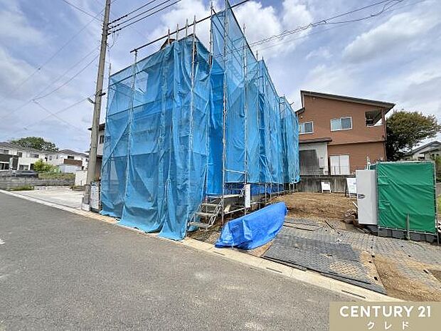 骨組みとなる木材を設置しました。これにより建物の強度や耐震性を確保します。