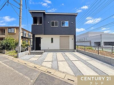 外観:【注文住宅仕様のこだわり住まい】24時間営業のスーパーが徒歩2分!高断熱仕様で冷暖房効率が上がり、光熱費をしっかり抑えられます。 外観:【注文住宅仕様のこだわり住まい】24時間営業のスーパーが徒歩2分!高断熱仕様で冷暖房効率が上がり、光熱費をしっかり抑えられます。