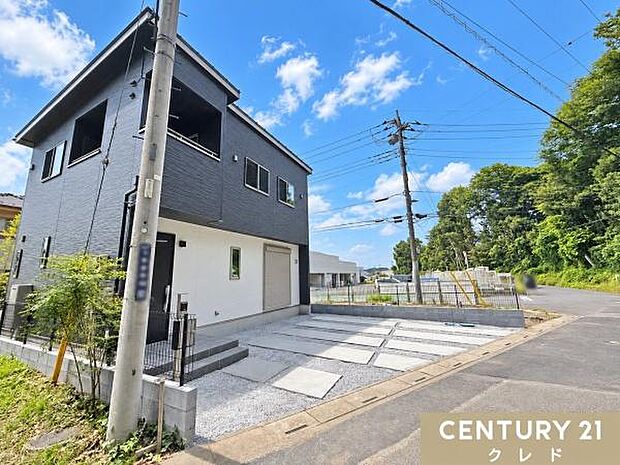新明小学校徒歩12分、東中学校徒歩17分！お子様も無理なく通える安心の距離感で、子育て世帯にうれしい住環境。周辺は落ち着いた住宅街です。