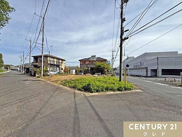 24時間営業のスーパーが徒歩2分!帰宅時間に関係なく買い物でき、とっても便利!コンビニやドラッグストア、クリニックなど生活に必要な施設が徒歩圏内に揃います。
