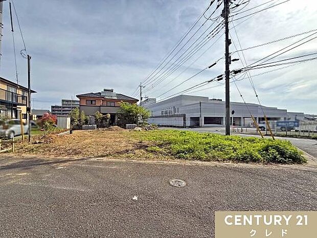 新明小学校徒歩12分、東中学校徒歩17分!お子様も無理なく通える安心の距離感で、子育て世帯にうれしい住環境。