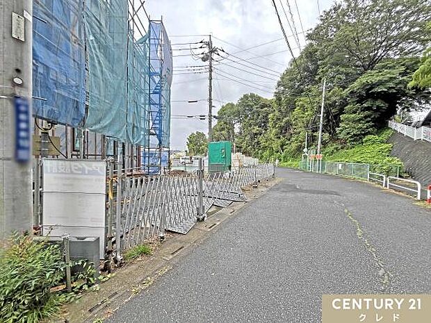 新明小学校徒歩12分、東中学校徒歩17分！お子様も無理なく通える安心の距離感で、子育て世帯にうれしい住環境。