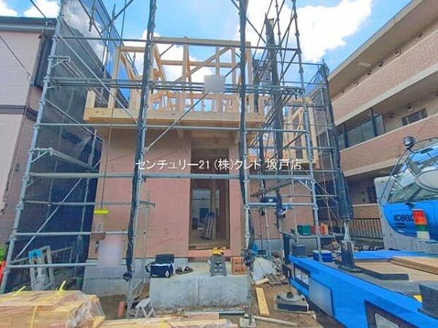 耐震、維持管理、劣化対策に対する措置等級で3を取得した4LDKの省エネ基準適合基準の新邸。基礎の工事が始まっていました。