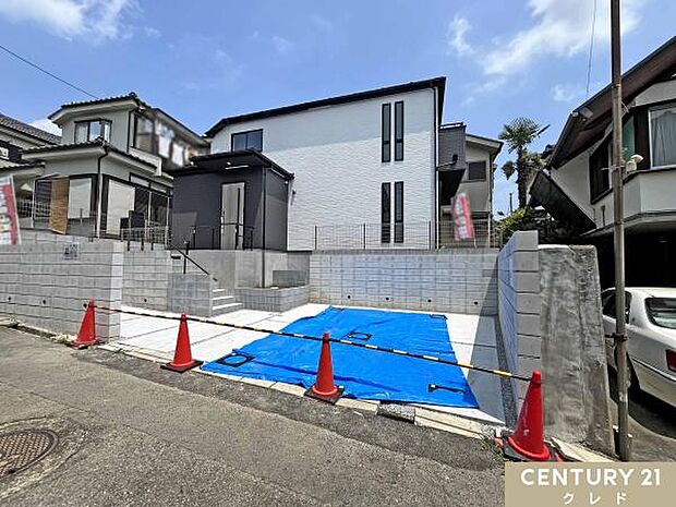 JR川越線「武蔵高萩」駅徒歩9分。敷地約46坪のゆとりある住まいです。並列2台分のカースペースを備え、ご家族でお車を所有する方にもおすすめです。