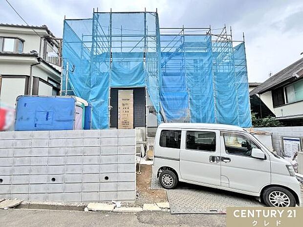 お住まいの耐久性・デザイン性を左右する外壁材が取り付けられました。風雨や紫外線に強く、長期間にわたり建物を保護します。
