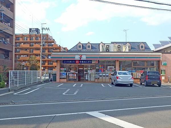 セブンイレブン鶴ヶ島藤金店まで447m
