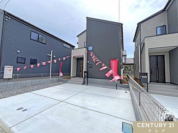 新宿小徒歩9分・東中徒歩7分!五領町公園が近く、子育てしやすい住環境!近隣には商業施設も充実しており、毎日のお買い物も快適です。