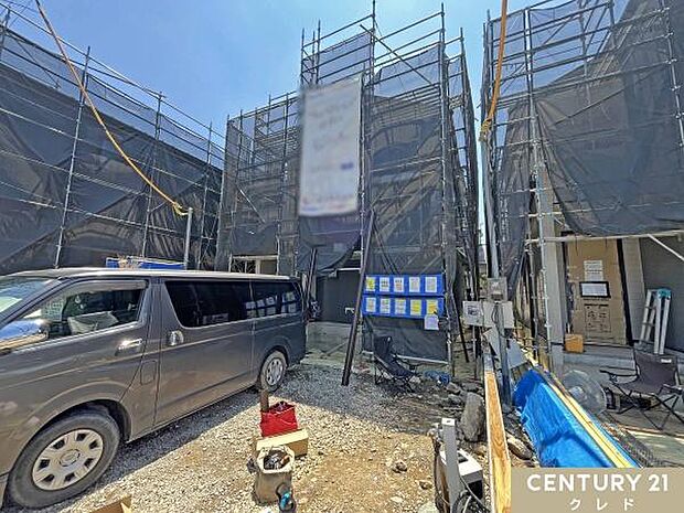 住宅性能評価取得の高性能の新邸。住宅街エリア×南向きの室内は陽当たりもよく、明るい室内を実現します。