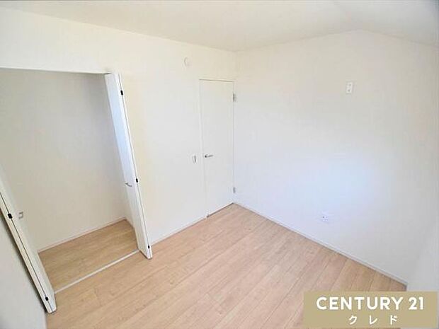 【洋室北側5.2帖】シンプルな洋室はお子様が成長しても長くお使いいただけるので子供部屋にもピッタリです！