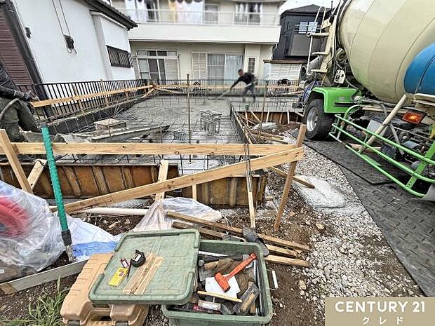 床全面と立ち上がりを鉄筋コンクリートで施工することで、安心して暮らせる地震に強い基礎を造ります。
