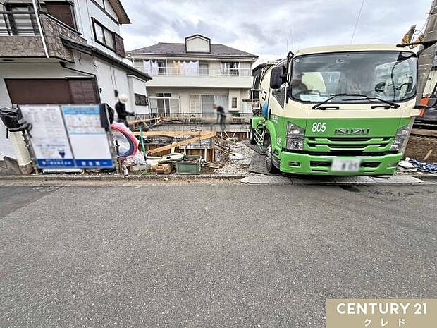 南公道約5ｍに接した陽当り良好な立地商業施設「ワカバウォーク」まで徒歩圏内で買い物も便利！