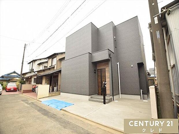 LDK17.5帖には折上天井を採用し、開放的な空間に。小上がりの和室は、お子様のお昼寝や家事スペースにもピッタリです。