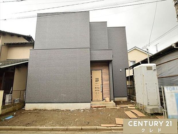 WIC・エントランスクロークなど収納も充実の4LDK。駐車場2台分完備!ご夫婦で1台ずつお持ちのご家庭も安心です。