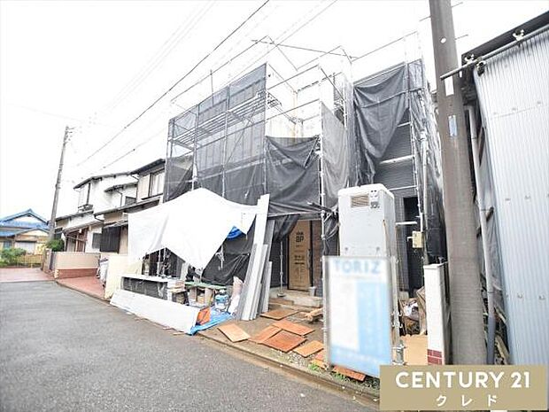 WIC・エントランスクロークなど収納も充実の4LDK。駐車場2台分完備！ご夫婦で1台ずつお持ちのご家庭も安心です。