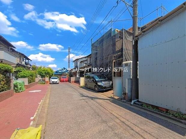 東武東上線「上福岡」駅徒歩14分。毎日のお買い物に便利な商業施設や、お子様の通学も安心な教育機関が近隣に充実。