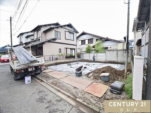 WIC・エントランスクロークなど収納も充実の4LDK。駐車場2台分完備!ご夫婦で1台ずつお持ちのご家庭も安心です。