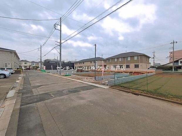 東武東上線「新河岸」駅徒歩12分。南東6ｍ公道に面した、全10棟のビッグコミュニティー。