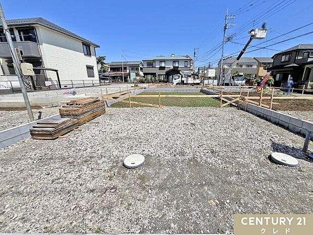 東武東上線「坂戸」駅から徒歩11分の立地に佇む全6棟の新築分譲住宅。5号棟はただいま更地の段階です。