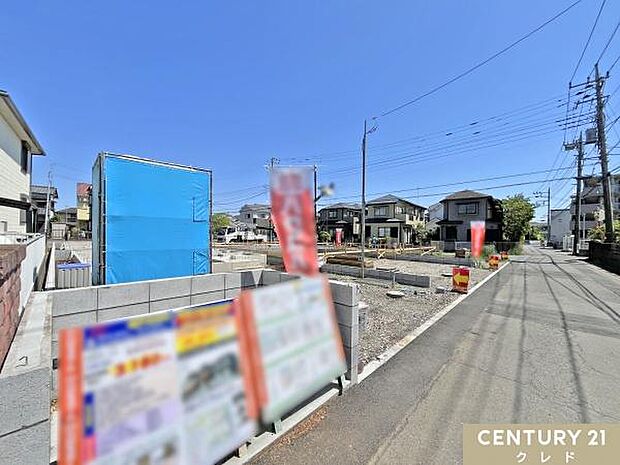 只今更地の状態です。しっかりとした基礎をつくるために敷地内の状態を整え、強い土台をつくる準備段階です。